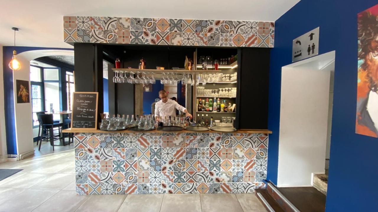Hotel Restaurant La Place Saint-Amand-Mont-Rond Dış mekan fotoğraf